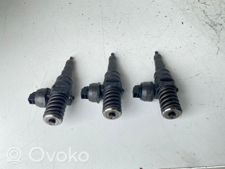 Volkswagen Golf V Set di iniettori 038130073AG