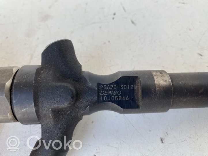 Toyota Hilux (AN10, AN20, AN30) Iniettore 2367030120