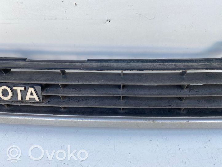 Toyota Corolla E80 Etupuskurin ylempi jäähdytinsäleikkö 5310112600