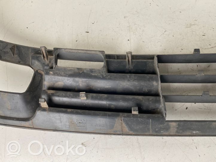 Ford Mondeo MK I Front bumper lower grill 93BB17B968BD