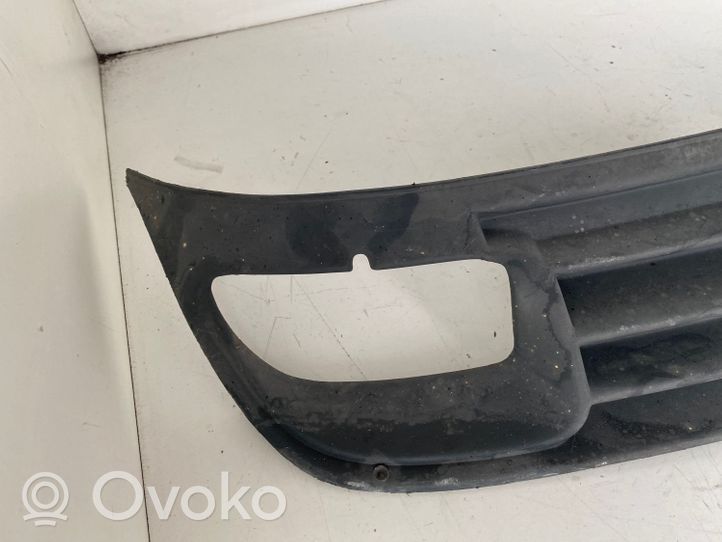 Ford Mondeo MK I Kratka dolna zderzaka przedniego 93BB17B968BD