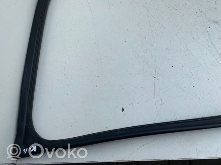 Toyota Avensis T220 Sandarinimo guma priekinių durų (ant kėbulo) 