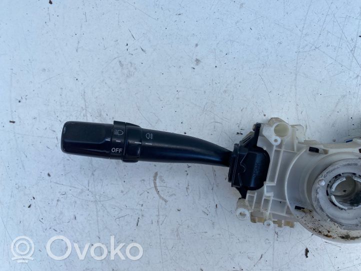 Toyota Avensis T220 Leva/interruttore dell’indicatore di direzione e tergicristallo 17B553