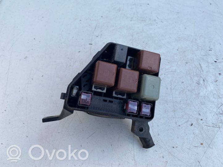 Toyota Avensis T220 Module de fusibles 69983