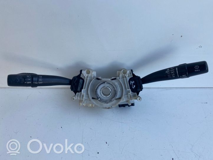 Toyota Avensis T220 Leva/interruttore dell’indicatore di direzione e tergicristallo 17B553