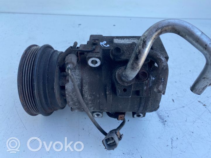 Toyota Avensis T220 Ilmastointilaitteen kompressorin pumppu (A/C) 4472203435