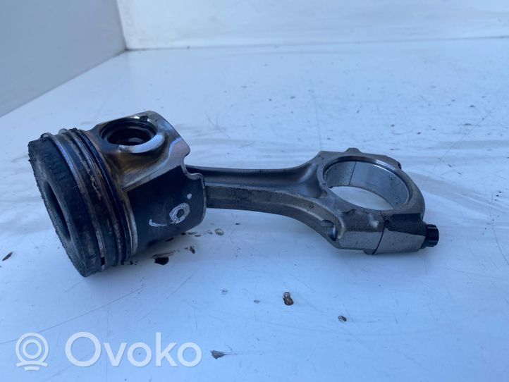 Toyota Avensis T220 Piston avec bielle 