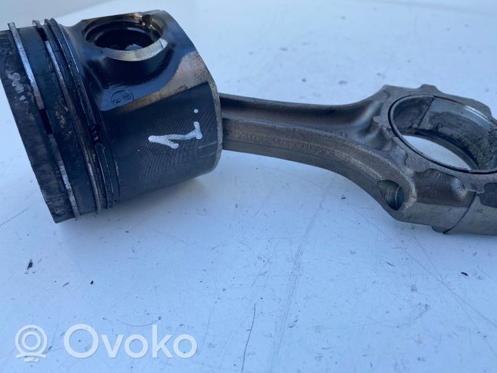 Toyota Avensis T220 Piston avec bielle 