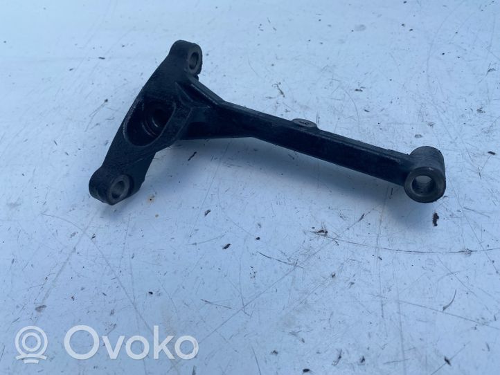 Toyota Avensis T250 Łapa / Mocowanie silnika 3311805010