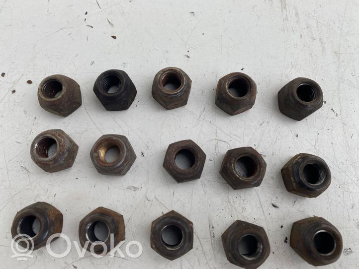 Toyota Previa (XR30, XR40) II Nuts/bolts 