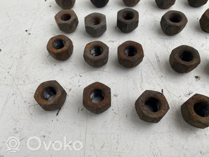 Toyota Previa (XR30, XR40) II Nuts/bolts 