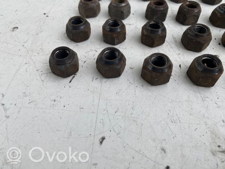 Toyota Previa (XR30, XR40) II Nuts/bolts 