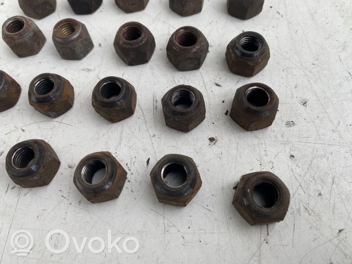 Toyota Previa (XR30, XR40) II Nuts/bolts 