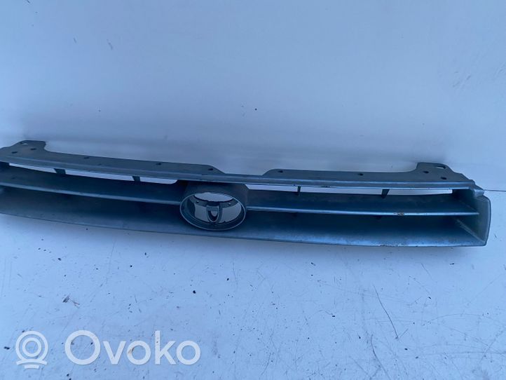 Toyota Camry Etusäleikkö 3311106010