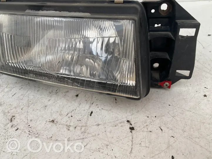 Mazda 323 Lampa przednia 11061303