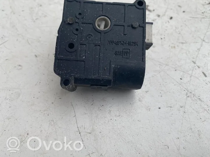 Toyota Avensis T250 Moteur / actionneur de volet de climatisation 1138002051