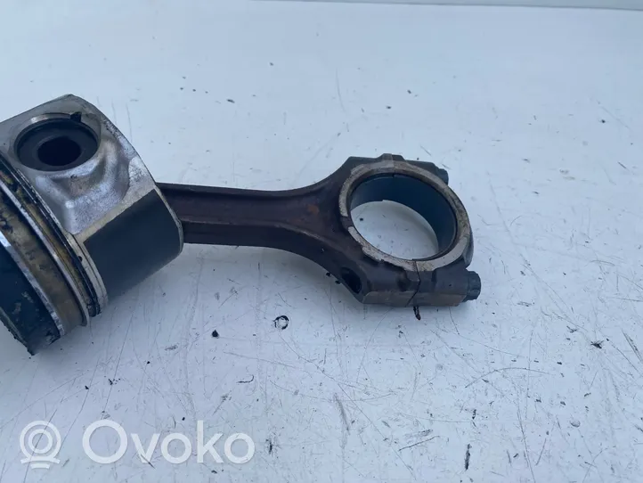 Toyota Avensis T250 Piston 16436