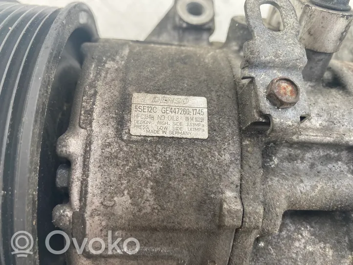 Toyota Avensis T250 Ilmastointilaitteen kompressorin pumppu (A/C) 4472601745
