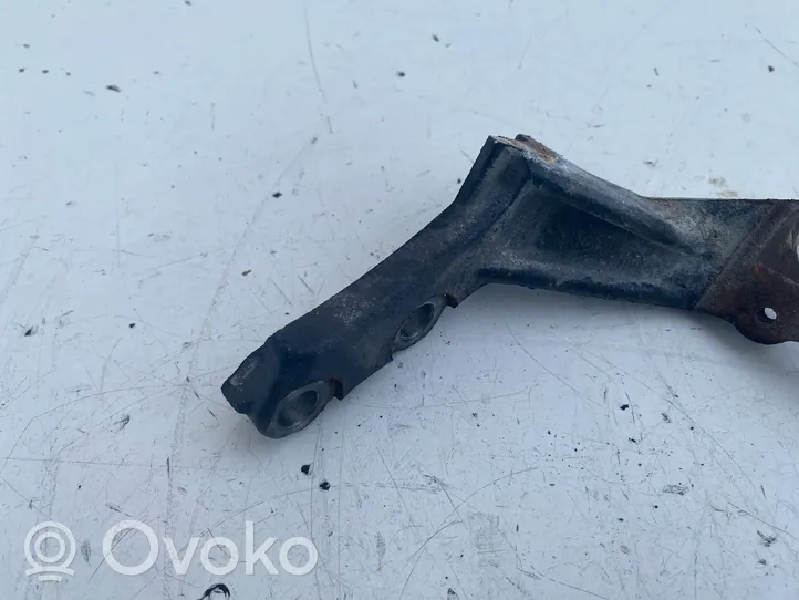 Toyota Avensis T250 Engine mounting bracket 3311905010