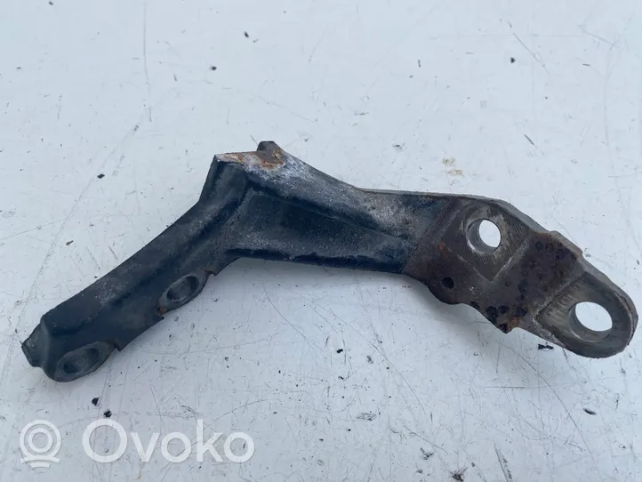 Toyota Avensis T250 Engine mounting bracket 3311905010