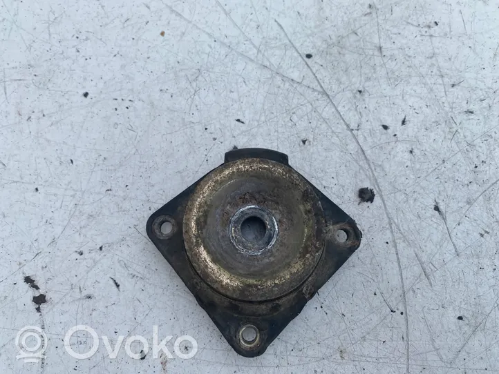 Volvo V70 Front shock absorber mounting bracket 