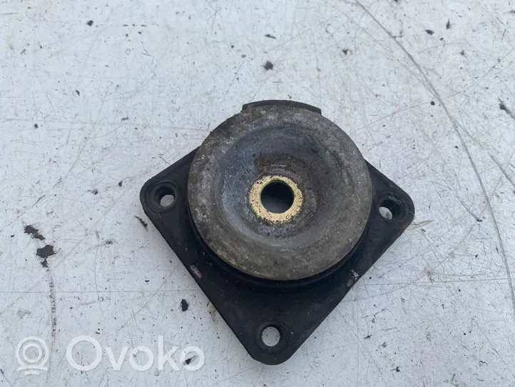 Volvo V70 Front shock absorber mounting bracket 