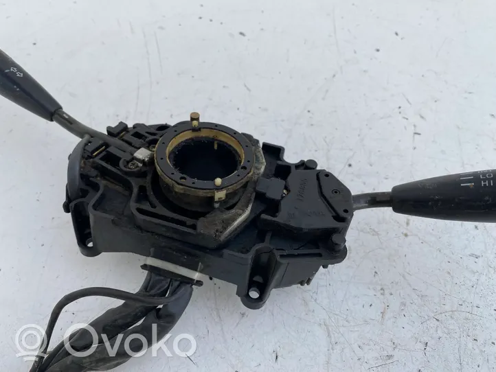 Toyota Corolla E90 Leva/interruttore dell’indicatore di direzione e tergicristallo 843101A280