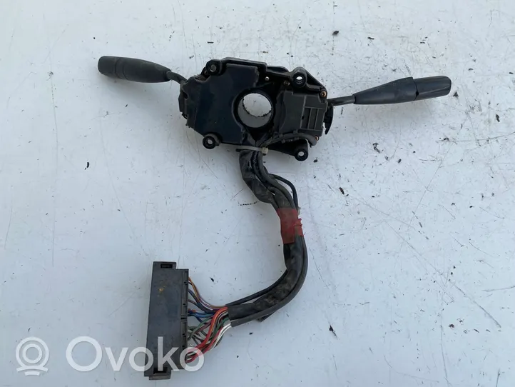 Toyota Corolla E90 Leva/interruttore dell’indicatore di direzione e tergicristallo 843101A280