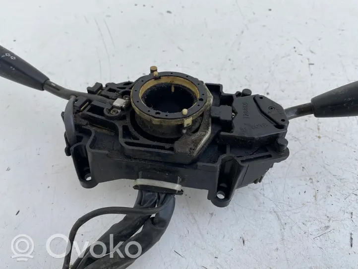 Toyota Corolla E90 Leva/interruttore dell’indicatore di direzione e tergicristallo 843101A280