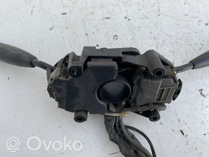 Toyota Corolla E90 Leva/interruttore dell’indicatore di direzione e tergicristallo 843101A280