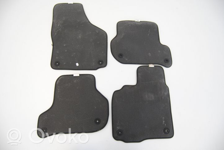 Skoda Octavia Mk2 (1Z) Kit tapis de sol auto DCA600102A