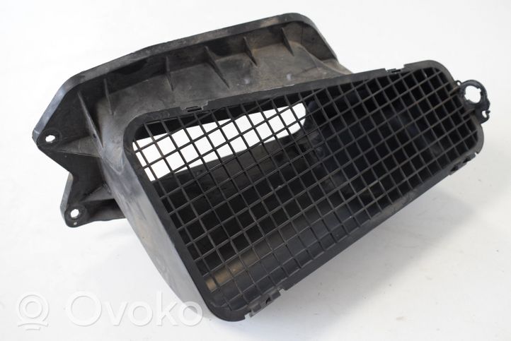 Audi A4 S4 B8 8K Canal de guidage d'air du refroidisseur 8K1819904