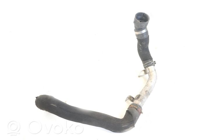 Saab 9-3 Ver2 Tubo flessibile del liquido di raffreddamento del motore 8K0121071C