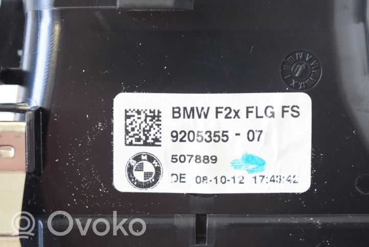 BMW 1 F20 F21 Dysze / Kratki nawiewu deski rozdzielczej 9205355