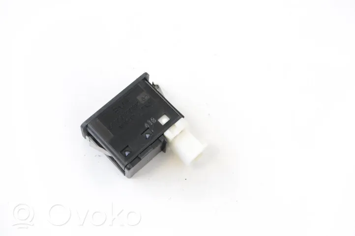 Mini Clubman F54 AUX in-socket connector 84106820397