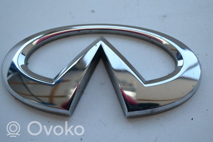 Infiniti M Emblemat / Znaczek tylny / Litery modelu 