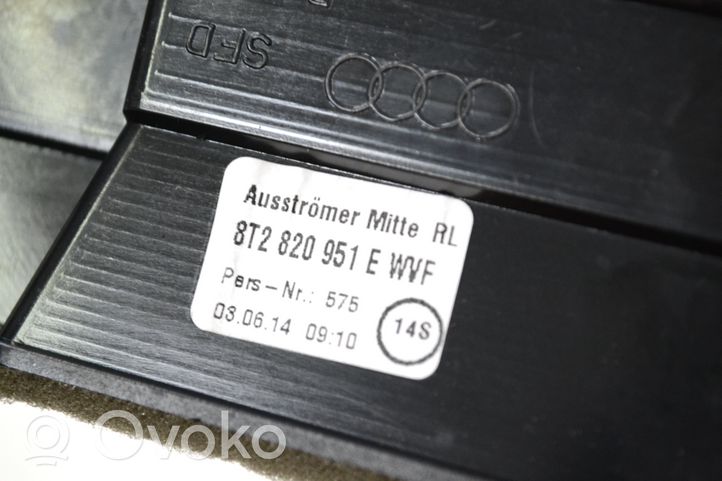 Audi A4 S4 B8 8K Dysze / Kratki nawiewu deski rozdzielczej 8T2820951E