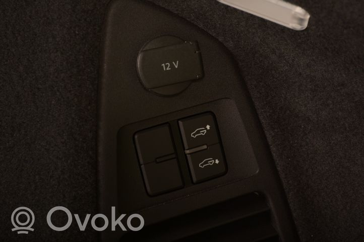 Volkswagen Touareg III Šoninis apdailos skydas 760867038