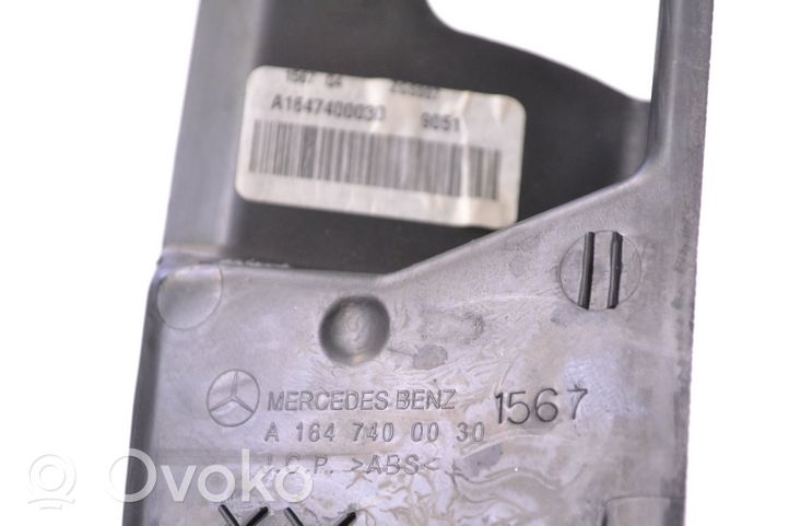 Mercedes-Benz ML W164 Protection de seuil de coffre A1647400030