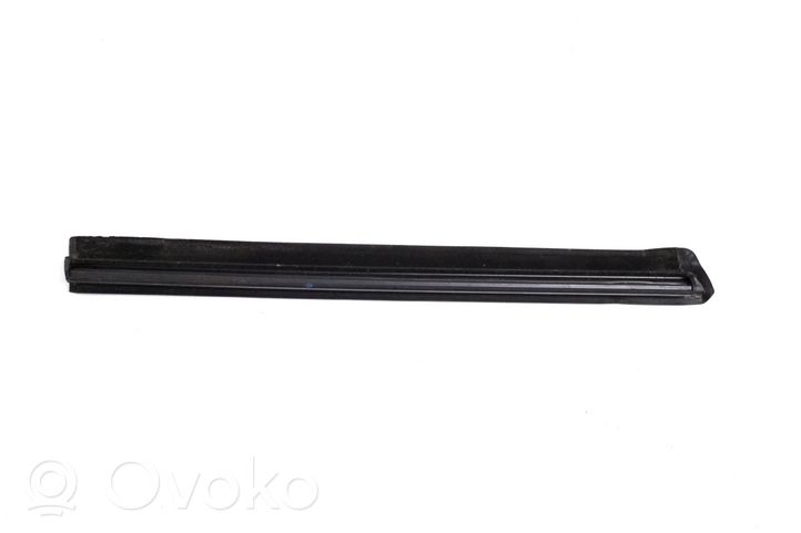 Mercedes-Benz SLK R172 Moulures des vitres de la porte arrière A1726700102