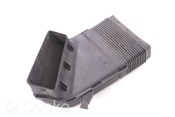 Audi A4 S4 B6 8E 8H Prowadnica powietrza intercoolera 8E0129617D