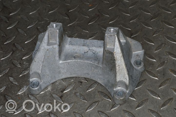 Mercedes-Benz SLK R172 Support de boîte de vitesses A2052420340