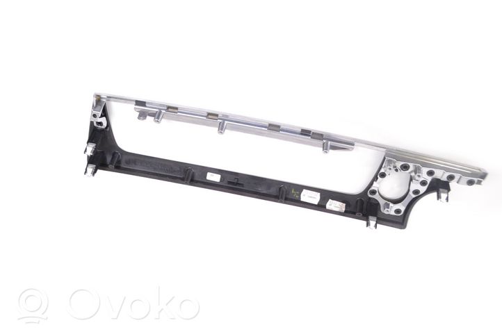 BMW 6 F12 F13 Kojelaudan hansikaslokeron lista 4692600