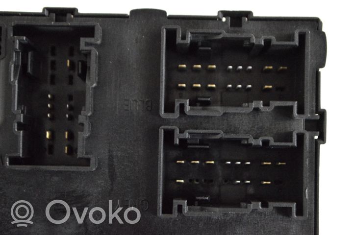 Audi A6 S6 C6 4F Oven keskuslukituksen ohjausyksikön moduuli AV1T15K600CH