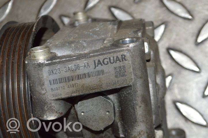 Jaguar XJ X351 Bomba de dirección hidráulica 9X233A696AA