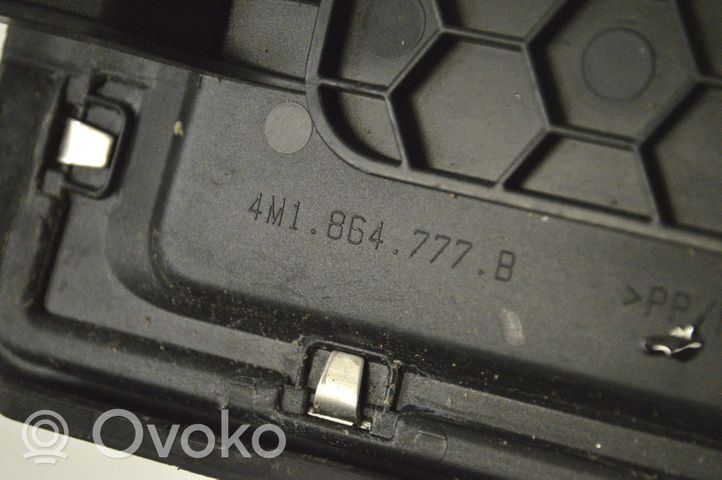 Audi Q8 Inne części wnętrza samochodu 4M1864777B