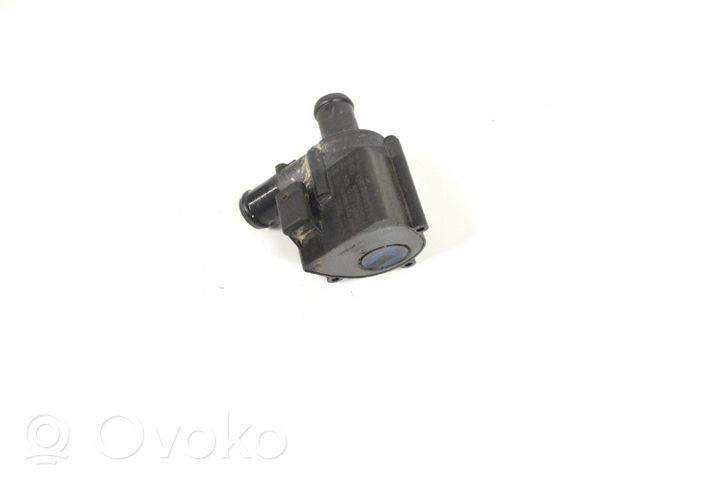 Audi Q8 Pompa cyrkulacji / obiegu wody 06H121601B