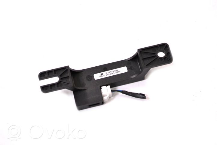 SsangYong Tivoli Interjero komforto antena 8753035100