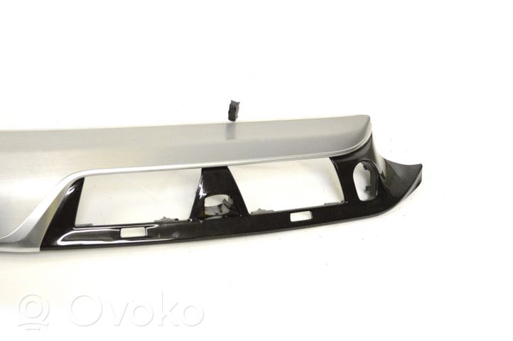 BMW 5 G30 G31 Rivestimento del vano portaoggetti del cruscotto 9378033