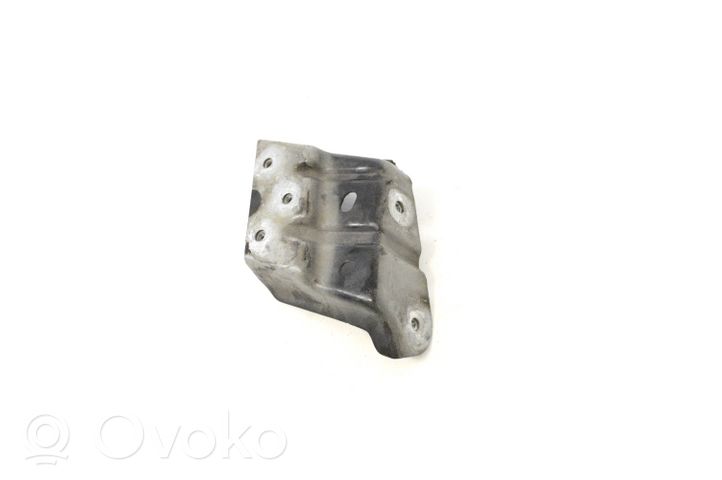 Volkswagen Touareg II Supporto di montaggio del parafango 7P6821152A